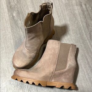 Sorel Tan Ankle Boots with Wedge Heel and Rugged Sole